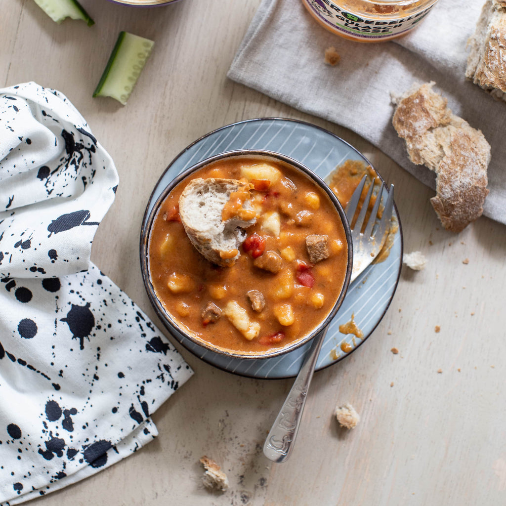 TellerRebellen - Gulasch Lasse - Bio Gemüse mit Gulasch und Spätzle - Serviervorschlag mit Produkt